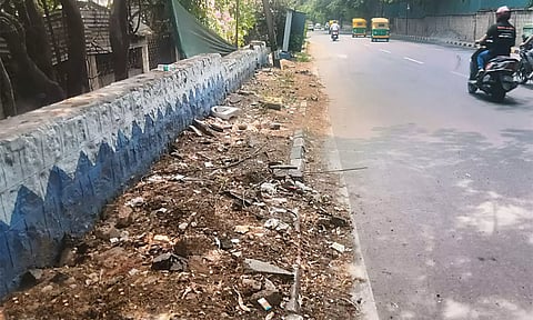 விக்டோரியா லே-அவுட்டில் நடைபாதையை காணோம்!... தேடும் பாதசாரிகள்