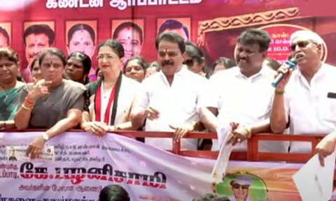 அமைச்சர் பொன்முடியை கண்டித்து அ.தி.மு.க.வினர் போராட்டம்