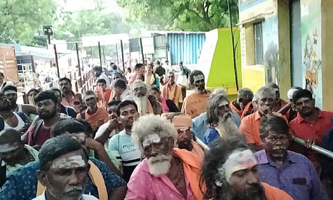 சதுரகிரியில் கடும் வெயில்: குடிநீர் வசதி செய்து தர பக்தர்கள் கோரிக்கை