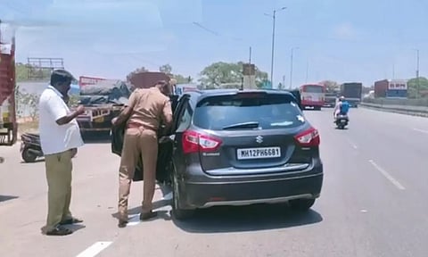 காஷ்மீர் தாக்குதல் எதிரொலி: ஓசூர் தமிழக எல்லையில் தொடர்ந்து போலீசார் வாகன சோதனை