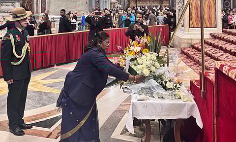 போப் ஆண்டவருக்கு இறுதி அஞ்சலி செலுத்திய ஜனாதிபதி திரவுபதி முர்மு