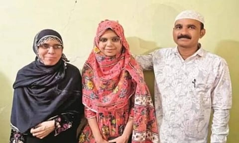 மகாராஷ்டிராவின் முதல் முஸ்லிம் பெண் ஐ.ஏ.எஸ் அதிகாரி ஆகும் ஆட்டோ ஓட்டுநரின் மகள்!