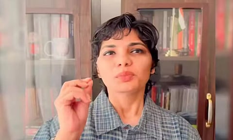 உண்மையான தைரியம் இருந்தால் பயங்கரவாதிகள் தலையை எடுங்கள்.. தேச விரோத வழக்கில் சிக்கிய பாடகி சவால்