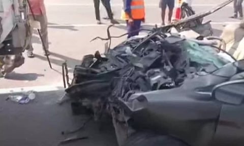 திருப்பதி அருகே கண்டெய்னர் மீது கார் மோதி விபத்து- தமிழகத்தை சேர்ந்த 5 பேர் பலி