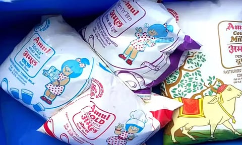 அமுல் பால் விலை லிட்டருக்கு ரூ.2 உயர்வு - இன்று முதல் அமல்