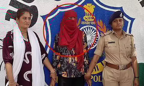 குஜராத் : 14 வயது மாணவனால் கர்ப்பமான 23 வயது டியூஷன் ஆசிரியை