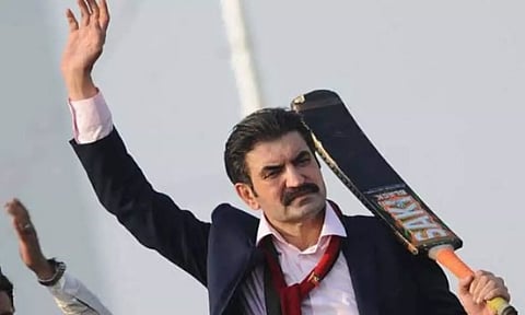 இந்தியாவுடன் போர் தொடங்கினால் நான் இங்கிலாந்து சென்றுவிடுவேன் - பாகிஸ்தான் எம்.பி. பதில் வைரல்