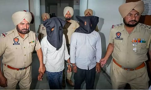 இந்திய ராணுவம் குறித்து பாகிஸ்தான் உளவுத்துறைக்கு தகவல்களை கசியவிட்ட இருவர் பஞ்சாபில் கைது