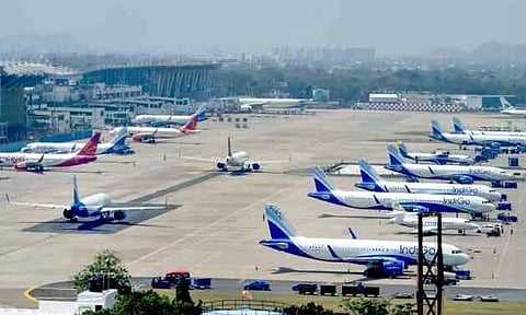 எல்லையில் பதற்றம்: நாடு முழுவதும் 27 விமான நிலையங்கள் மூடல் - 400 விமானங்கள் ரத்து