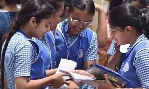 பிளஸ்-2 தேர்வு முடிவு: புதுச்சேரி-காரைக்காலில் 98.5 சதவீத மாணவர்கள் தேர்ச்சி