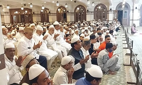 காஷ்மீரில் அமைதி நிலவ மசூதிகளில் சிறப்பு பிரார்த்தனை