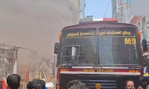 தி.நகர் ரங்கநாதன் தெருவில் பிரபல துணிக்கடையில் பயங்கர தீ விபத்து