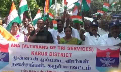 சர்ச்சை பேச்சு..! செல்லூர் ராஜூவை கண்டித்து முன்னாள் ராணுவ வீரர்கள் போராட்டம்