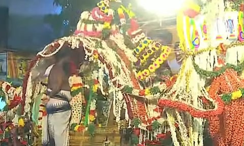 மதுரை சித்திரை திருவிழா: அழகர் மலைக்கு புறப்பட்டார் கள்ளழகர்