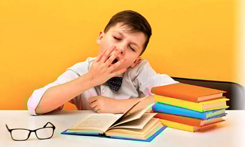 படிக்கும்போது தூக்கம் வருவது ஏன் தெரியுமா?