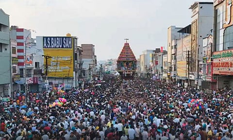 காஞ்சிபுரம் வரதராஜ பெருமாள் கோவில் தேரோட்டம் கோலாகலம்
