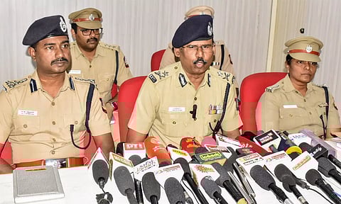 சிவகிரி தம்பதிகளை கொலை செய்த நபர்களுக்கு பல்லடத்தில் 3 பேரை கொலை செய்த வழக்கிலும் தொடர்பு- ஐ.ஜி. பேட்டி