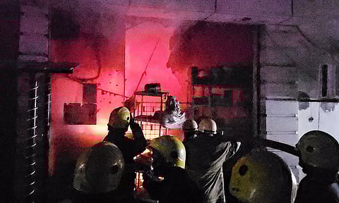 விருதுநகரில் பல்பொருள் அங்காடியில் பயங்கர தீ விபத்து- பல லட்சம் மதிப்பிலான பொருட்கள் சேதம்