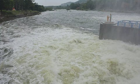 தென்பெண்ணையாற்றில் சீறிப்பாயும் வெள்ளம் - கரையோர மக்களுக்கு வெள்ள அபாய எச்சரிக்கை