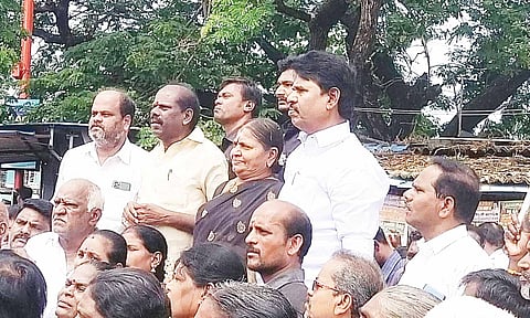 அரக்கோணம் மாணவிக்கு நீதி வழங்க கோரி அ.தி.மு.க. ஆர்ப்பாட்டம்