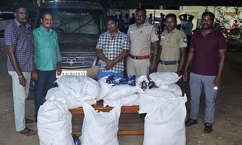 விழுப்புரம் அருகே தடைசெய்யப்பட்ட 110 கிலோ புகையிலை பொருட்கள் பறிமுதல்
