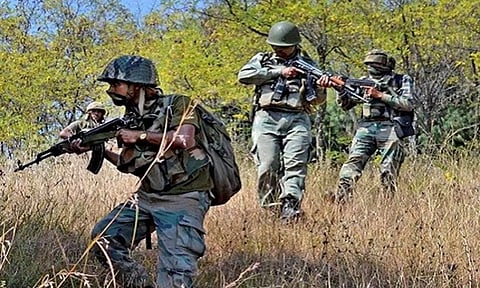 மகாராஷ்டிரா- சத்தீஸ்கர் எல்லையில் 4 மாவோயிஸ்ட்டுகள் சுட்டுக்கொலை