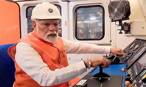 குஜராத்தில் ரெயில் என்ஜின் உற்பத்தி ஆலையை பிரதமர் மோடி திறந்து வைத்தார்