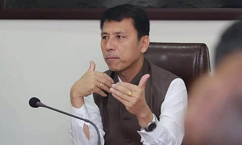 மணிப்பூரில் ஆட்சி அமைக்க 44 எம்.எல்.ஏ.க்கள் தயாராக உள்ளனர்: ஆளுநரை சந்தித்த பின் பாஜக தலைவர் தகவல்