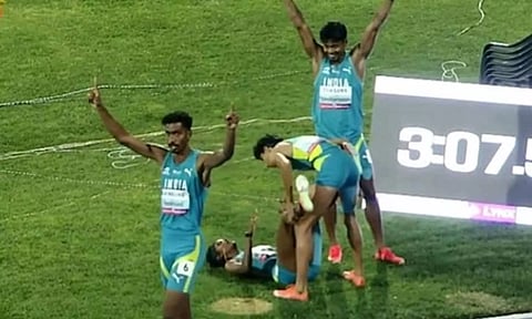 வீடியோ: கலப்பு 400 மீட்டர் தொடர் ஓட்டம் - இந்திய அணிக்கு தங்கப் பதக்கம்