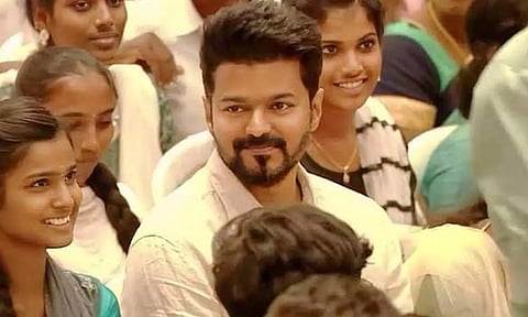 த.வெ.க. சார்பில் கல்வி விருது வழங்கும் விழா... வழிபாடு நடத்தி தொடங்கி வைத்த புஸ்ஸி ஆனந்த்!