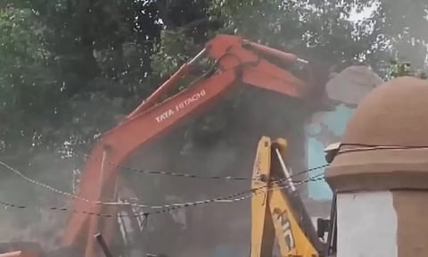 டெல்லியில் 4 தலைமுறைகளாக தமிழர்கள் வசித்து வந்த மதராஸி முகாம் இடிப்பு