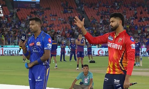 ஐ.பி.எல். தகுதிச்சுற்று 2: டாஸ் வென்ற பஞ்சாப் அணி பந்து வீச்சு தேர்வு