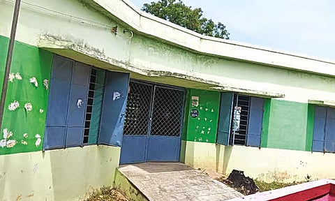 ஒரு மாணவி மட்டுமே பயிலும் தளிர் மருங்கூர் ஊராட்சி ஒன்றிய தொடக்கப்பள்ளி.