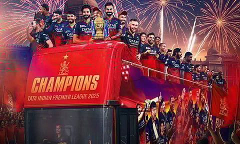 ஈ சாலா கப் நம்து!... பெங்களூருவில் வெற்றி பேரணி நடத்தும் RCB வீரர்கள்