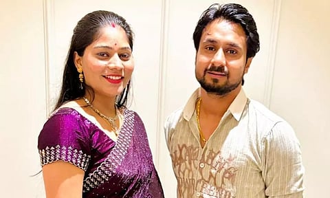 மனைவி சோனத்துடன் ராஜா ரகுவன்ஷி.