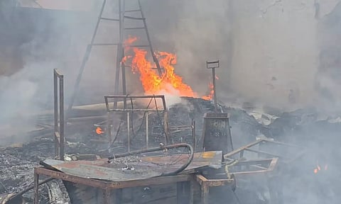 வாணியம்பாடி அருகே பழைய இரும்பு பொருட்கள் குடோனில் தீ விபத்து