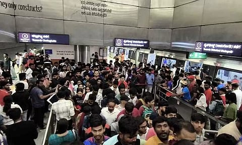 கூட்ட நெரிசல் எதிரொலி- 5 மெட்ரோ ரெயில் நிலையங்கள் மூடல்