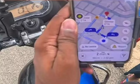 VIDEO: நாய்க்கு பயந்து 180 மீட்டர் தூரத்துக்கு ஓலா பைக் முன்பதிவு செய்த பெண்