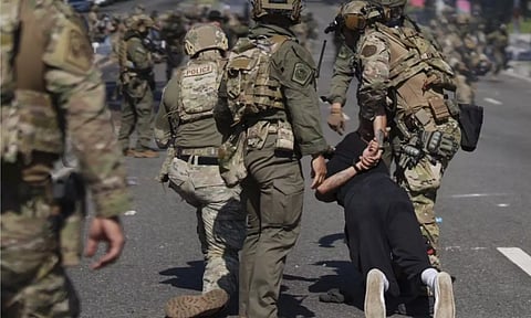 குடிவரவு சோதனைக்கு எதிராக கலவரம்.. 2 ஆயிரம் ராணுவ வீரர்கள் குவிப்பு - அதிபர் டிரம்ப் உத்தரவு