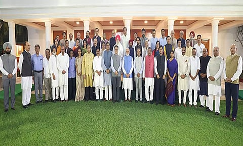 உலக நாடுகளுக்கு சென்று திரும்பிய எம்.பிக்கள் குழுவினர் பிரதமர் மோடியுடன் சந்திப்பு