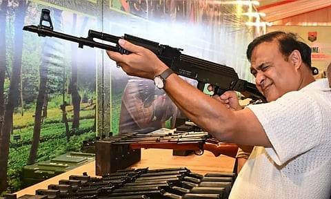 அசாமில் பதற்றம்: கண்டதும் சுடும் உத்தரவு பிறப்பித்த முதல்வர் ஹிமந்தா சர்மா!