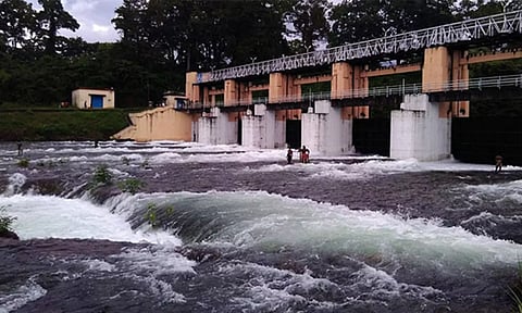 பேச்சிப்பாறை-பெருஞ்சாணி அணைகளுக்கு நீர்வரத்து குறைந்தது - திற்பரப்பில் குளிக்க தடை நீடிப்பு