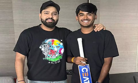 ஆயுஷ் மாத்ரேவுக்கு தனது கையொப்பமிட்ட பேட்டை பரிசாக கொடுத்தார் ரோகித் சர்மா