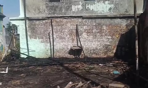 திண்டுக்கல் அருகே எரியோடு அ.தி.மு.க. கட்சி அலுவலகத்திற்கு தீ வைப்பு