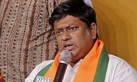சட்டம், ஒழுங்கை பாலியல் தொழிலாளியுடன் ஒப்பிட்ட மத்திய மந்திரி