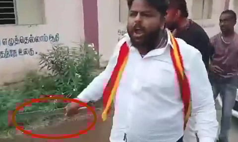 விஜய் பிறந்தநாளை கொண்டாடுவதில் மோதல்: கத்தியுடன் சுற்றும் த.வெ.க. நிர்வாகியின் வீடியோ வைரல்