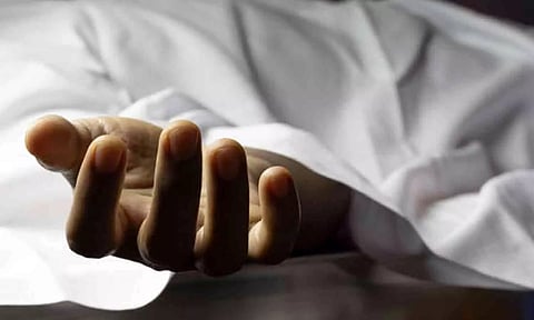 மணலி புதுநகரில் தொழிற்சாலையில் இரும்பு கேட் சரிந்து விழுந்து காவலாளி பலி