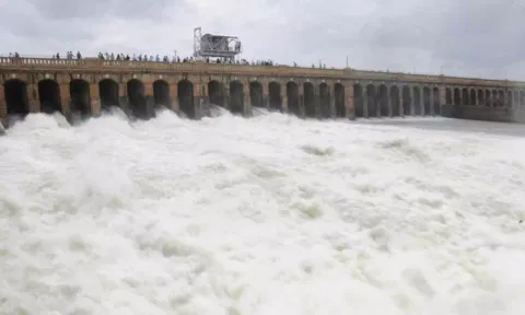 கிருஷ்ணராஜ சாகர், கபினி அணைகளில் இருந்து தண்ணீர் திறப்பு 63 ஆயிரம் கனஅடியாக அதிகரிப்பு