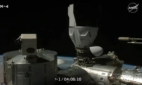 சர்வதேச விண்வெளி நிலையத்துடன் வெற்றிகரமாக இணைந்த டிராகன்