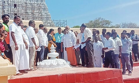 திருச்செந்தூர் கோவில் கும்பாபிஷேக பணிகளை ஆய்வு செய்த அமைச்சர்கள் - கனிமொழி எம்.பி.